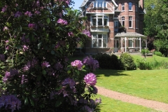 B&B Villa Emma vanuit rododendrons